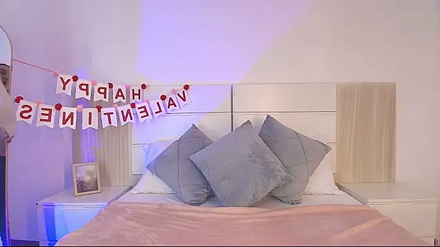 Snapshot of alehia_cute chatting on February 14, 2026, 10:21 pm alehia cute online show from February 14, 2026, 10:21 pm