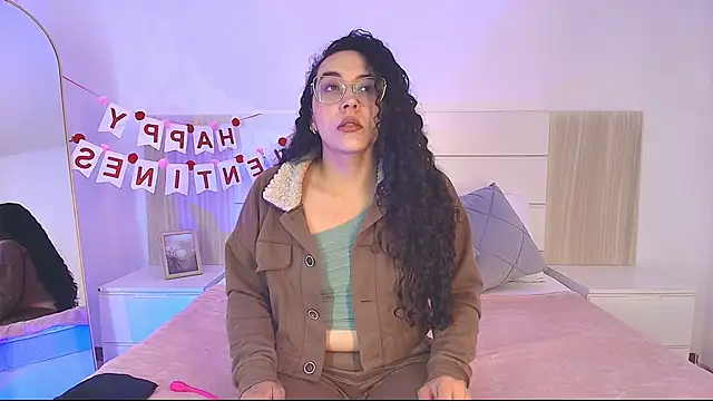 Snapshot of alehia_cute chatting on February 16, 2026, 10:07 pm alehia cute online show from February 16, 2026, 10:07 pm