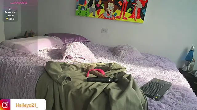 HaileyDuke online show from November 8, 2025, 12:42 pm