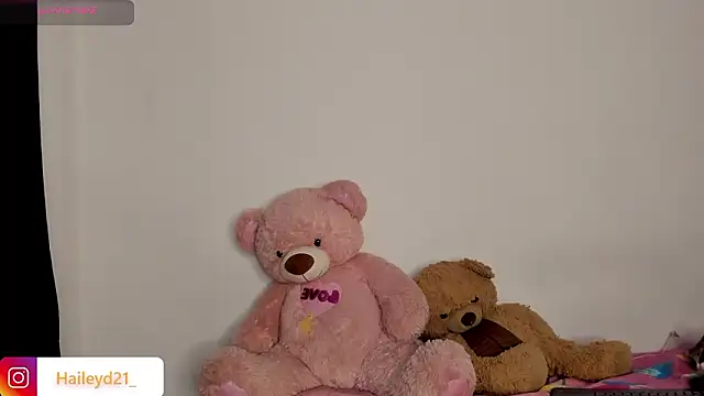 HaileyDuke online show from March 25, 2026, 11:47 pm