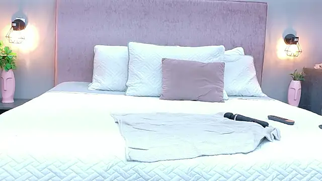 Camila Hill  online show from January 8, 2026, 1:17 pm