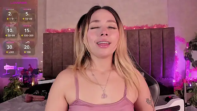 LanaMills  online show from June 12, 2026, 3:48 am