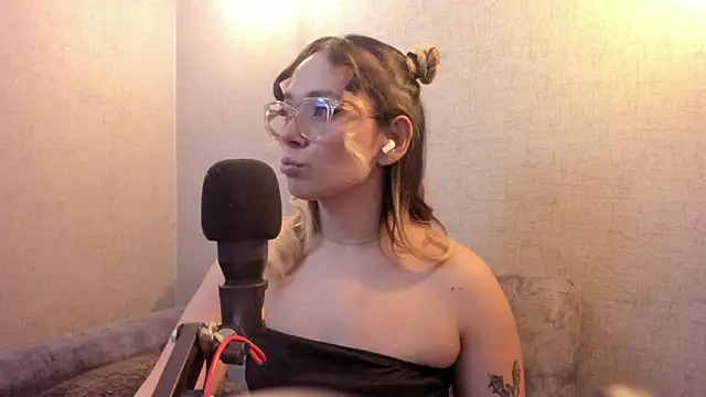 Snapshot of LanaMills_ chatting on July 30, 2026, 5:17 am LanaMills online show from July 30, 2026, 5:17 am