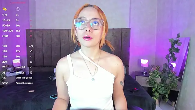 LanaMills  online show from October 10, 2025, 5:08 am