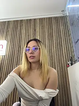 LanaMills  online show from March 5, 2026, 5:04 am