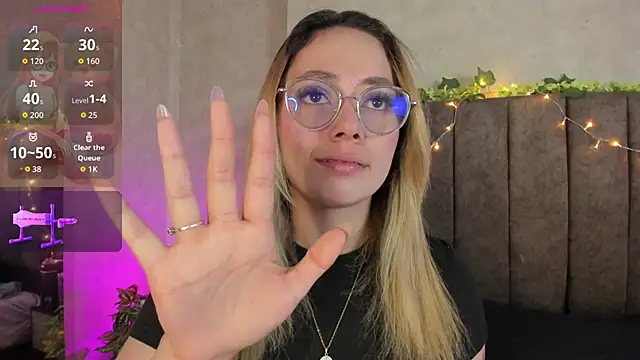 Snapshot of LanaMills_ chatting on March 3, 2026, 5:03 am LanaMills online show from March 3, 2026, 5:03 am