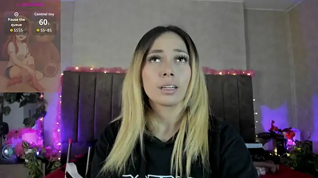 LanaMills  online show from June 11, 2026, 3:25 am
