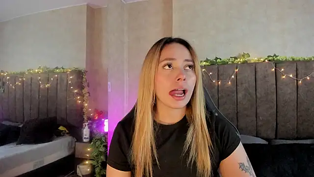 Snapshot of LanaMills_ chatting on February 7, 2026, 5:15 am LanaMills online show from February 7, 2026, 5:15 am