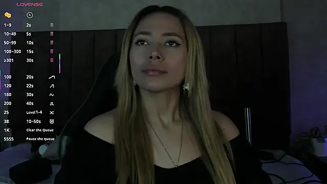 LanaMills  online show from November 14, 2025, 3:54 am