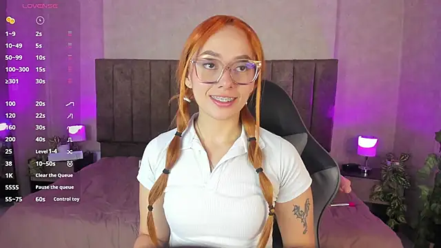 LanaMills  online show from September 18, 2025, 4:59 am