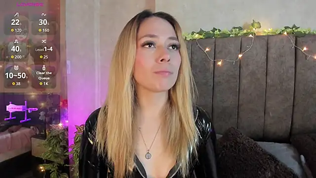 Snapshot of LanaMills_ chatting on February 11, 2026, 5:40 am LanaMills online show from February 11, 2026, 5:40 am