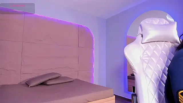 HannahMontgomery online show from November 25, 2025, 4:40 pm