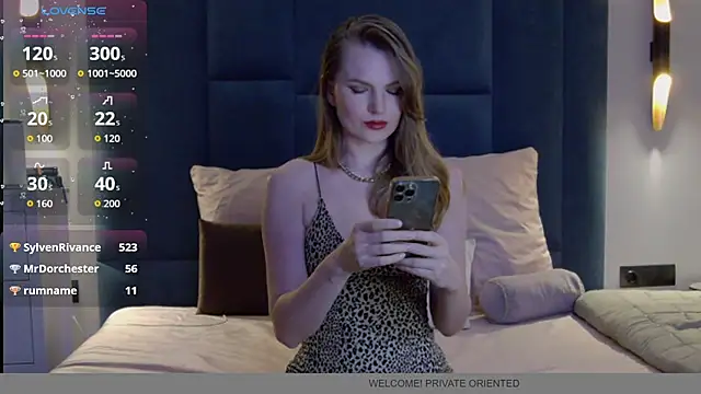 Snapshot of NoelleSoft chatting on September 10, 2025, 12:04 pm NoelleSoft online show from September 10, 2025, 12:04 pm