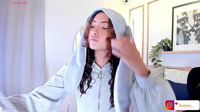 Anseru  online show from January 8, 2026, 1:06 pm