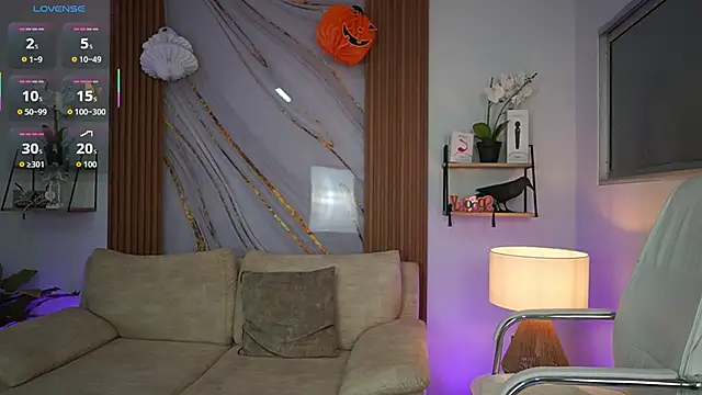 MilaCrave online show from October 21, 2025, 11:31 am