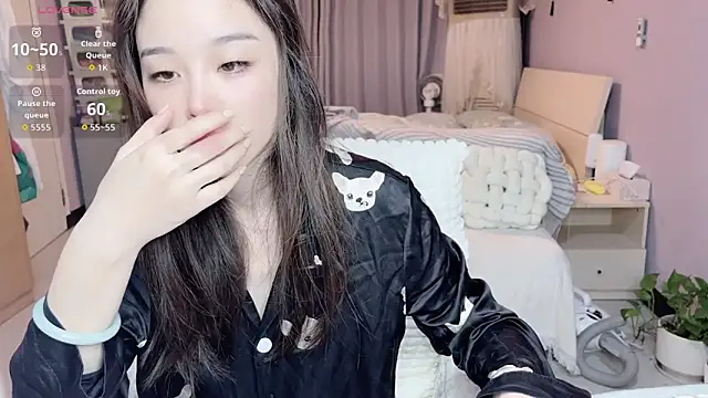 Snapshot of Y2Luvk chatting on October 24, 2025, 8:52 pm Y2Luvk online show from October 24, 2025, 8:52 pm