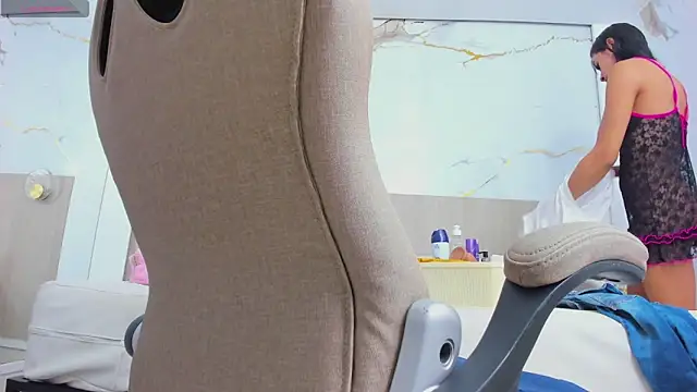 valirya devote online show from October 21, 2025, 3:17 am