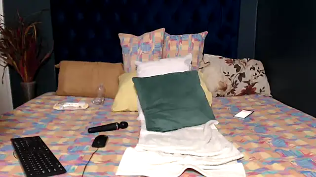 PrettyBoobsxx42 online show from October 15, 2025, 8:28 pm