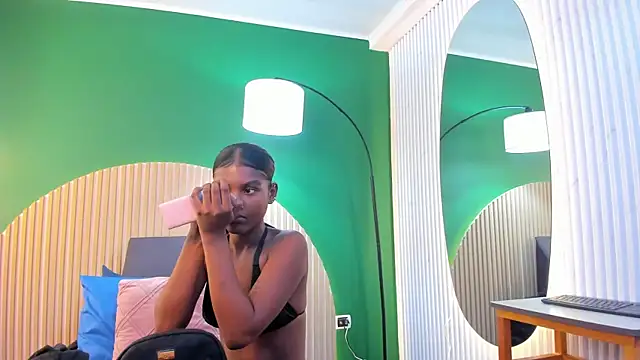 halleylorens online show from March 21, 2026, 12:20 pm