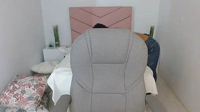 SarayVega  online show from September 26, 2025, 7:21 pm