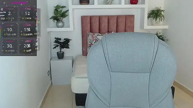 SarayVega  online show from November 14, 2025, 7:28 pm