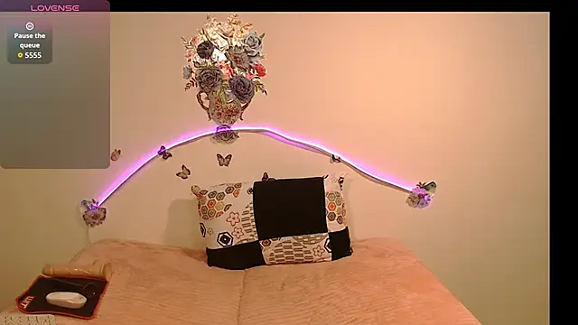 angelyxs online show from September 11, 2025, 9:04 pm