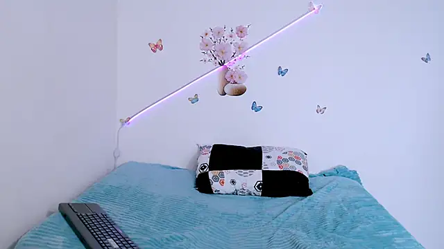 angelyxs online show from October 13, 2025, 5:14 pm