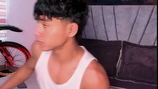 Snapshot of ZYZZ1312 chatting on November 5, 2025, 4:32 pm ZYZZ1312 online show from November 5, 2025, 4:32 pm