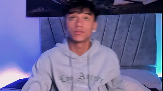 Snapshot of ZYZZ1312 chatting on November 24, 2025, 5:35 pm ZYZZ1312 online show from November 24, 2025, 5:35 pm