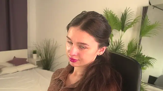 Olivia Farrell online show from November 15, 2025, 12:53 pm