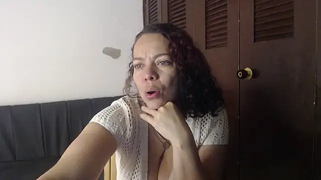 Snapshot of sthepany_gold chatting on September 24, 2025, 10:44 am sthepany gold online show from September 24, 2025, 10:44 am