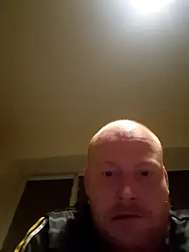 svenni2525 online show from November 3, 2025, 10:02 pm