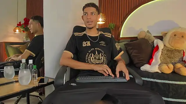 Adonis WB online show from December 19, 2025, 8:55 pm