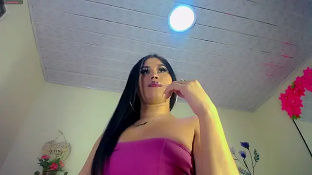 Snapshot of Eemily_- chatting on September 9, 2025, 2:32 am Eemily - online show from September 9, 2025, 2:32 am