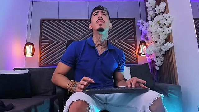 Snapshot of Donovan_Desmond chatting on February 6, 2026, 3:35 am Donovan Desmond online show from February 6, 2026, 3:35 am