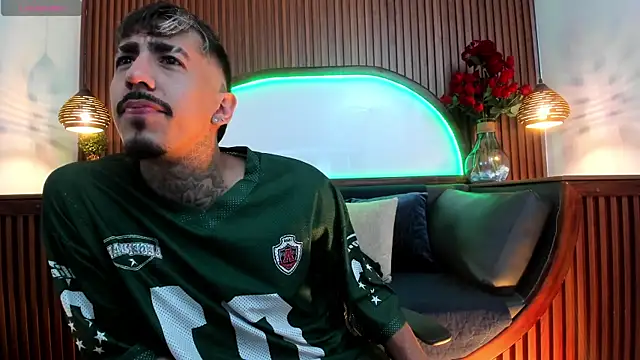 Snapshot of Donovan_Desmond chatting on February 27, 2026, 3:18 am Donovan Desmond online show from February 27, 2026, 3:18 am