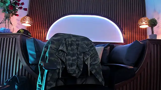 Snapshot of Donovan_Desmond chatting on February 10, 2026, 5:06 am Donovan Desmond online show from February 10, 2026, 5:06 am