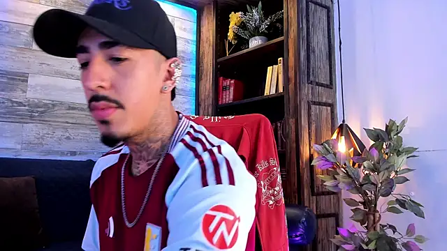 Snapshot of Donovan_Desmond chatting on February 12, 2026, 3:50 am Donovan Desmond online show from February 12, 2026, 3:50 am