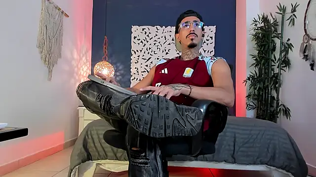 Snapshot of Donovan_Desmond chatting on March 4, 2026, 2:52 am Donovan Desmond online show from March 4, 2026, 2:52 am