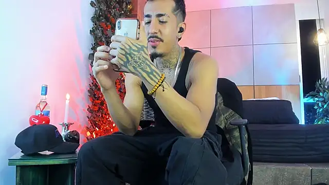 Snapshot of Donovan_Desmond chatting on February 14, 2026, 4:34 am Donovan Desmond online show from February 14, 2026, 4:34 am