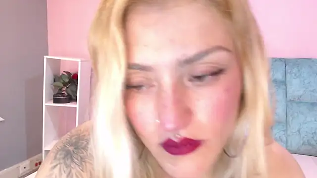 Camila Russoo online show from November 15, 2025, 8:24 pm