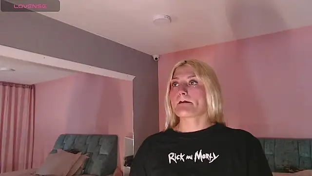 Camila Russoo online show from February 19, 2026, 8:39 pm