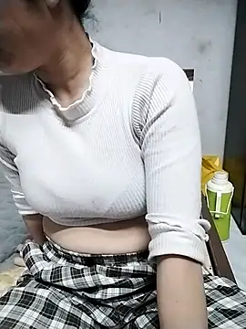 Mie rose online show from December 4, 2025, 2:21 am