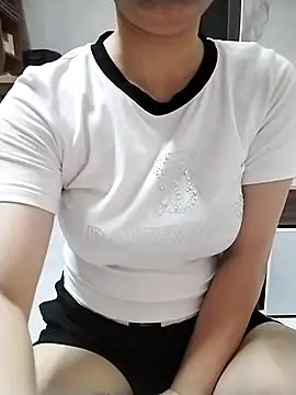 Mie rose online show from October 19, 2025, 1:41 am