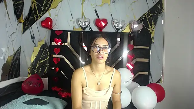 Snapshot of Miahotcs1 chatting on February 14, 2026, 12:27 pm Miahotcs1 online show from February 14, 2026, 12:27 pm