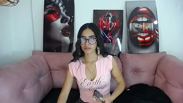 Miahotcs1 online show from May 20, 2026, 4:04 pm