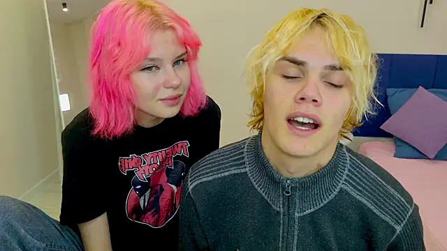 Snapshot of Bonnie_And_C1yde chatting on October 18, 2025, 5:04 pm Bonnie And C1yde online show from October 18, 2025, 5:04 pm