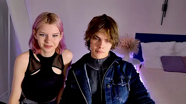 Snapshot of Bonnie_And_C1yde chatting on November 15, 2025, 5:06 pm Bonnie And C1yde online show from November 15, 2025, 5:06 pm