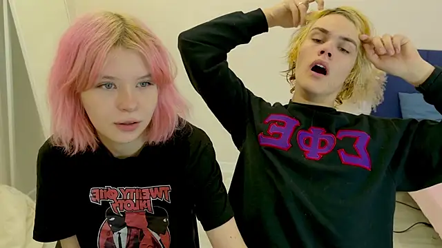 Snapshot of Bonnie_And_C1yde chatting on November 5, 2025, 5:05 pm Bonnie And C1yde online show from November 5, 2025, 5:05 pm