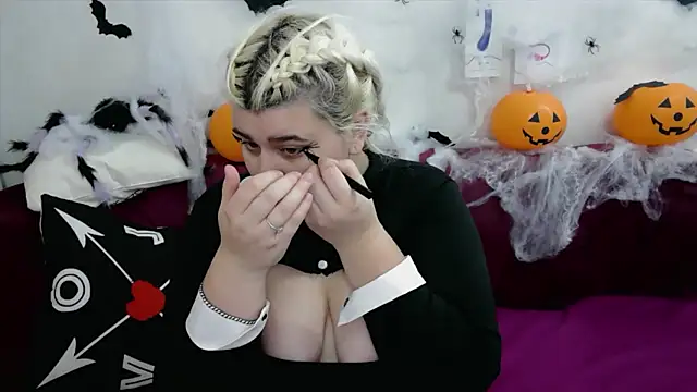 Snapshot of Amber_Monro chatting on October 22, 2025, 2:22 am Amber Monro online show from October 22, 2025, 2:22 am